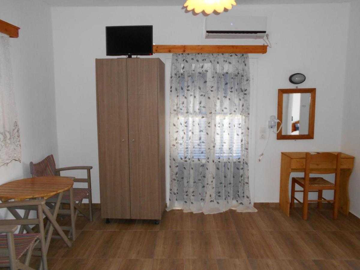 Studios Apartments Kapetanios Períssa Extérieur photo