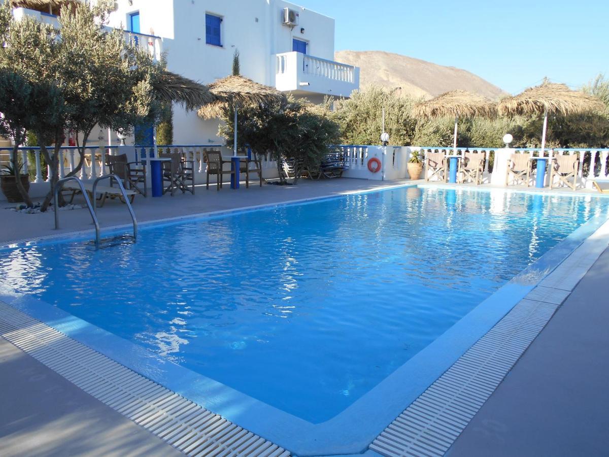 Studios Apartments Kapetanios Períssa Extérieur photo
