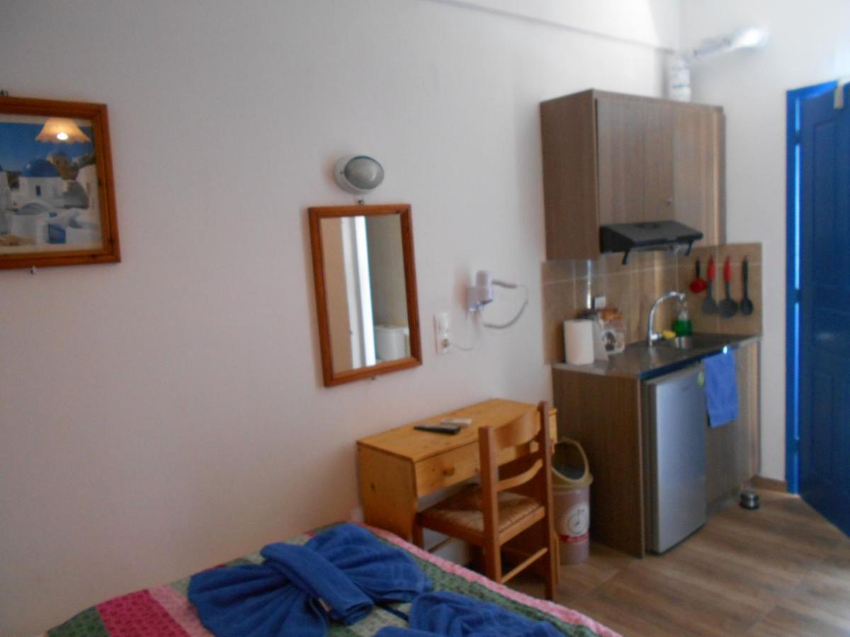 Studios Apartments Kapetanios Períssa Extérieur photo