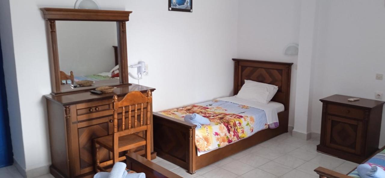 Studios Apartments Kapetanios Períssa Extérieur photo