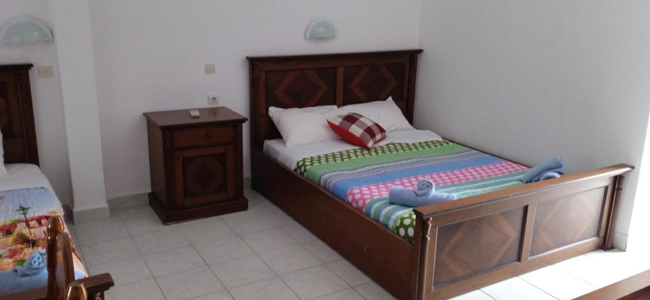 Studios Apartments Kapetanios Períssa Extérieur photo