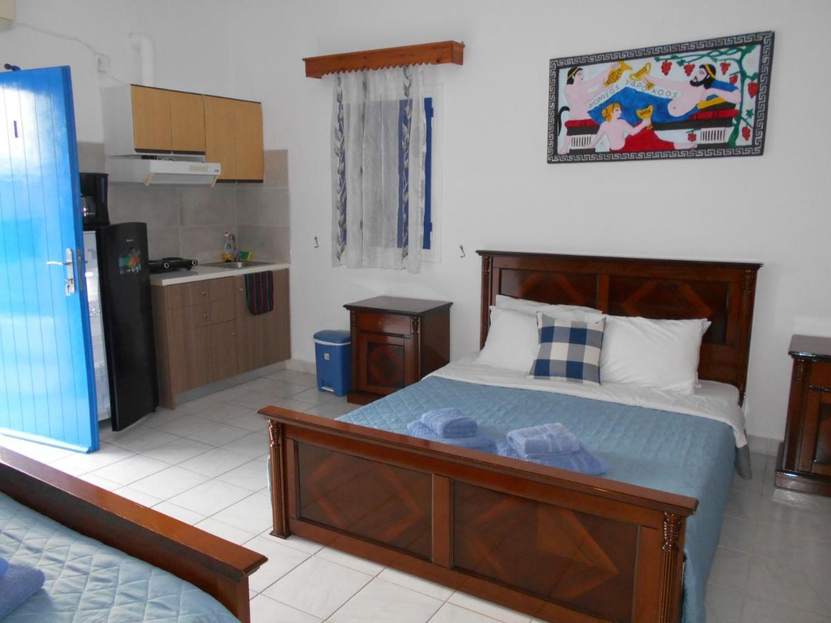 Studios Apartments Kapetanios Períssa Extérieur photo