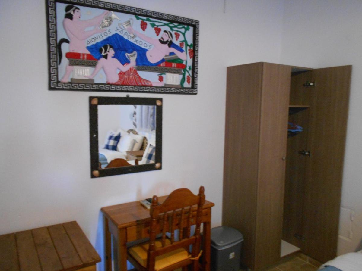 Studios Apartments Kapetanios Períssa Extérieur photo