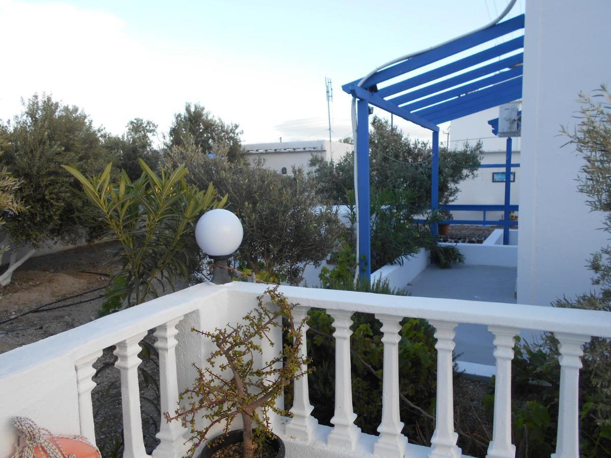 Studios Apartments Kapetanios Períssa Extérieur photo
