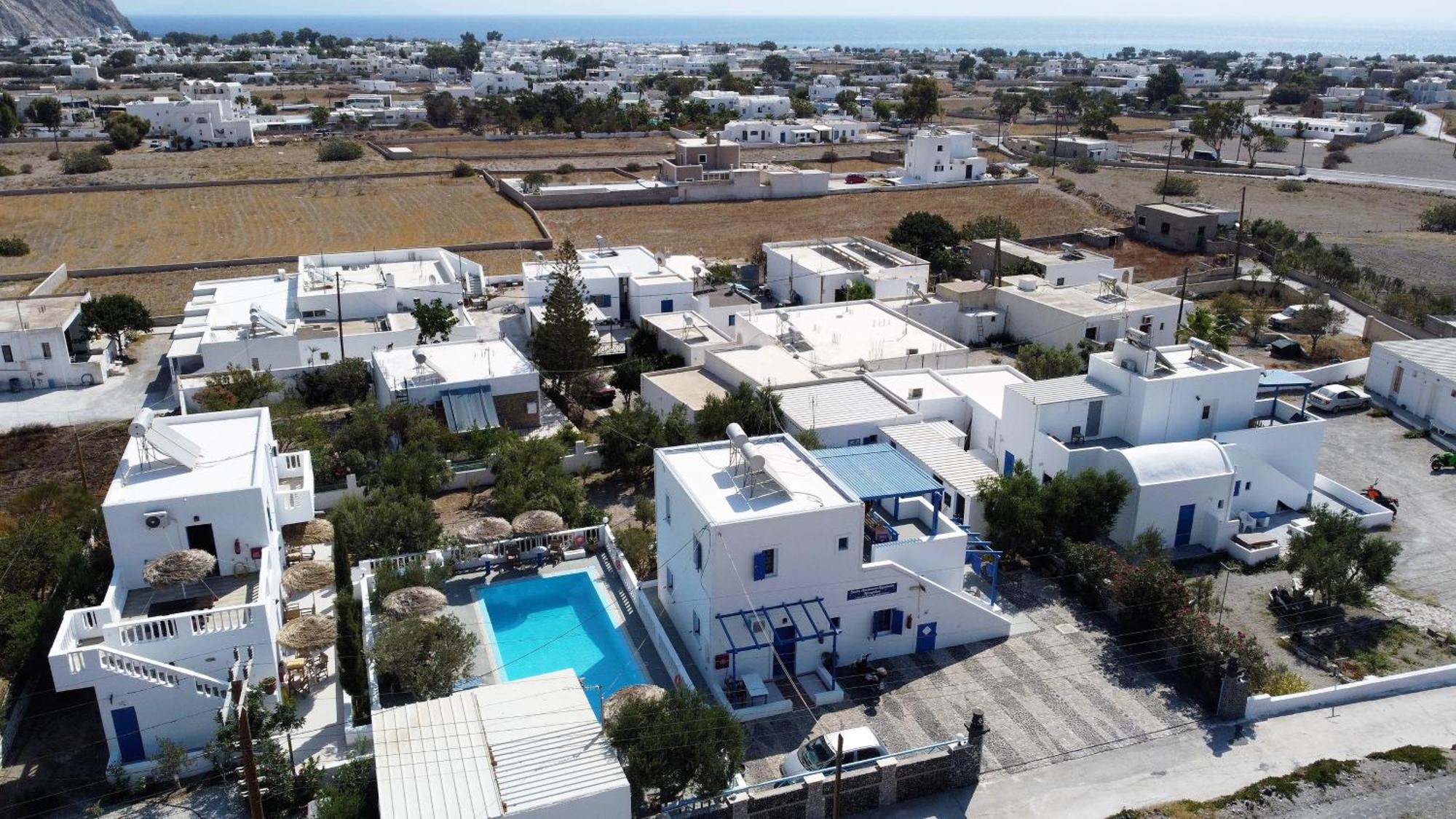 Studios Apartments Kapetanios Períssa Extérieur photo